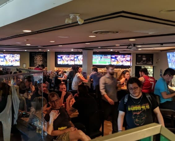 Junior’s Pub