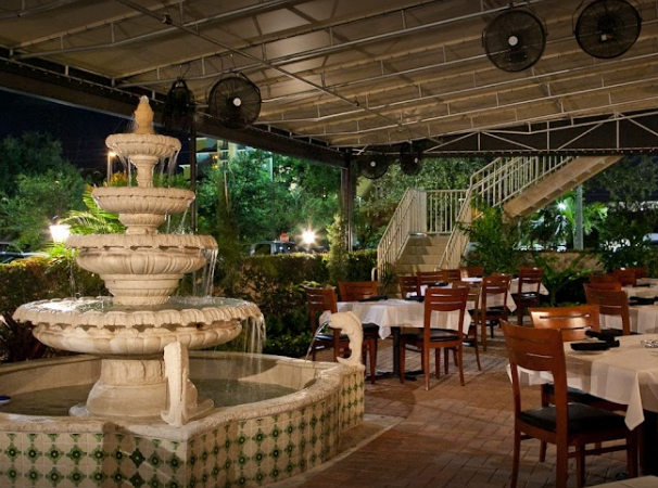 Bistro Mezzaluna