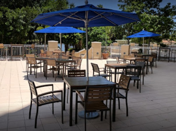 Luna Restaurant & Lounge
