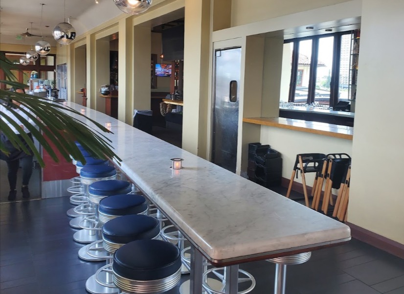 The Lake Chalet Seafood Bar & Grill